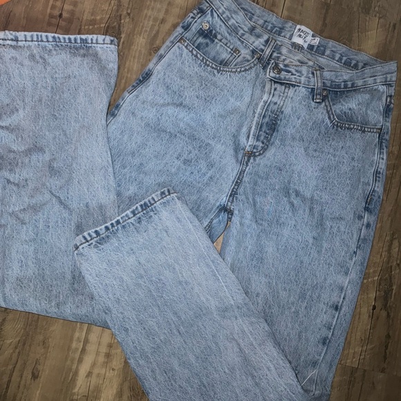 Princess Polly HOLLY Highrise ASYMMETRIC RIPPED LEG JEANS LIGHT WASH DENIM - Picture 8 of 10